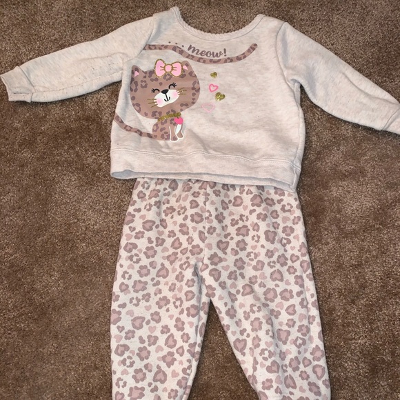 Outfit - Picture 1 of 1